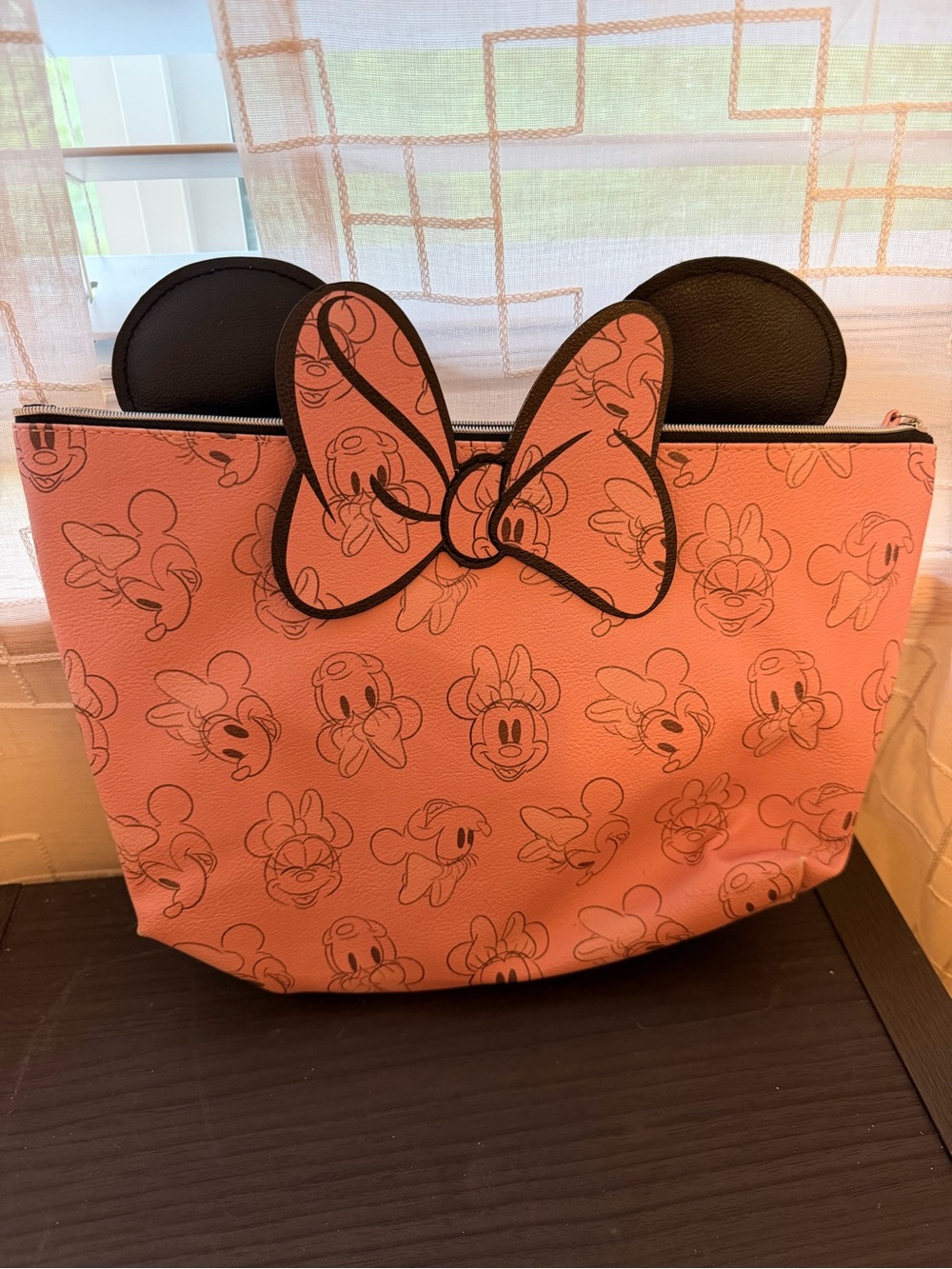 Disney Pink Minnie Mouse Ear & Bow travel bag